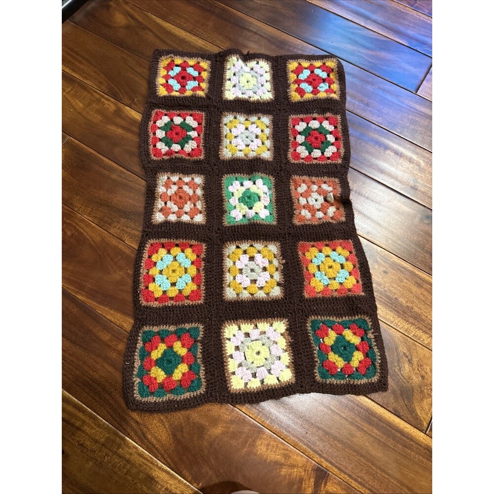 Vintage Granny Square Afghan Mini Doll Table Wall Hanging 20x12” - Picture 5 of 9